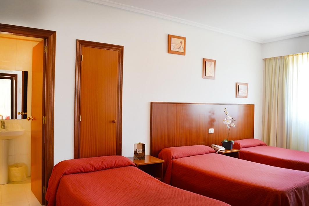 Hotel Os Caracoles Pereiro de Aguiar Esterno foto